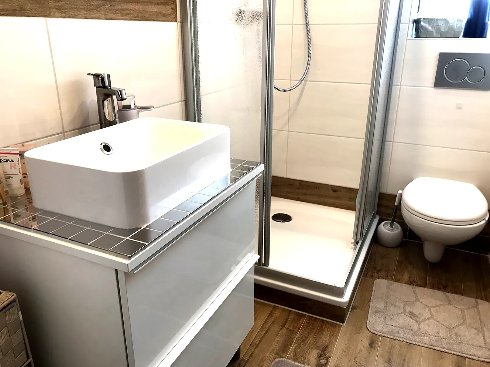 Bad mit Aufsatzwaschbecken